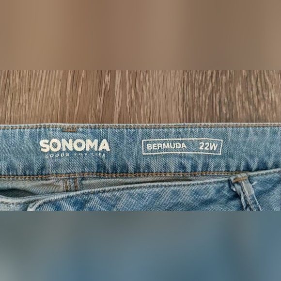 Sonoma Bermuda Light Wash Jort Mid Rise Denim Shorts Size 22 - Picture 2 of 6
